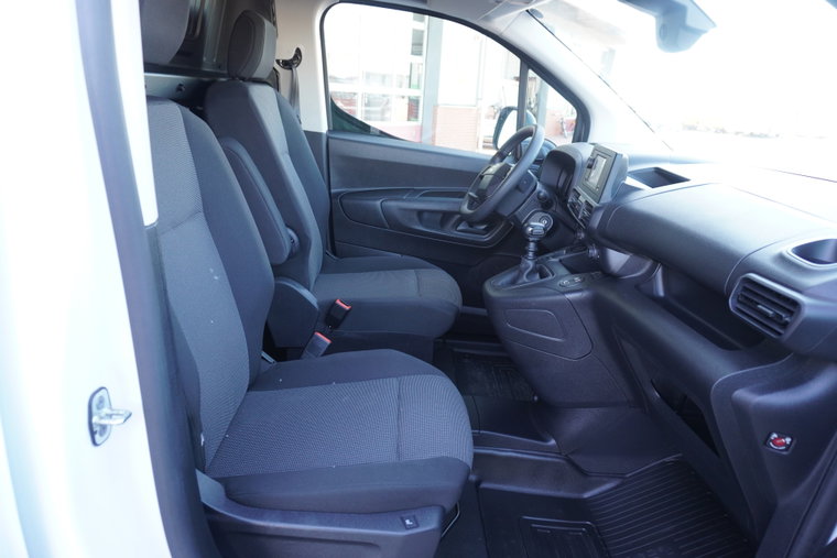 Vehicle Image 12