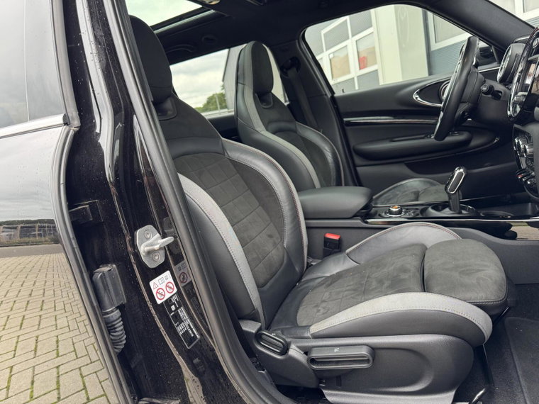 Vehicle Image 24