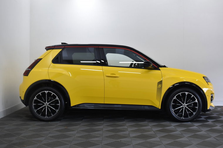 Vehicle Image 4