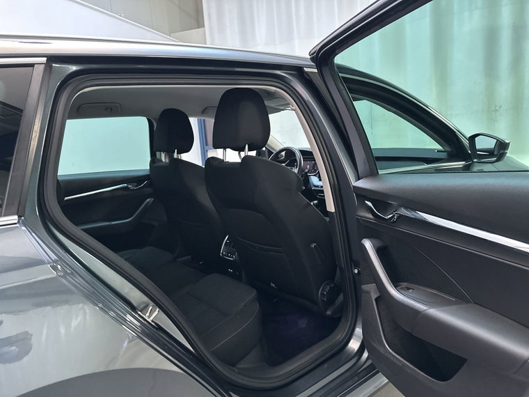 Vehicle Image 17