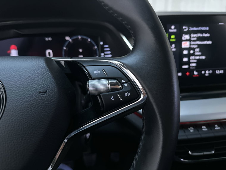 Vehicle Image 25