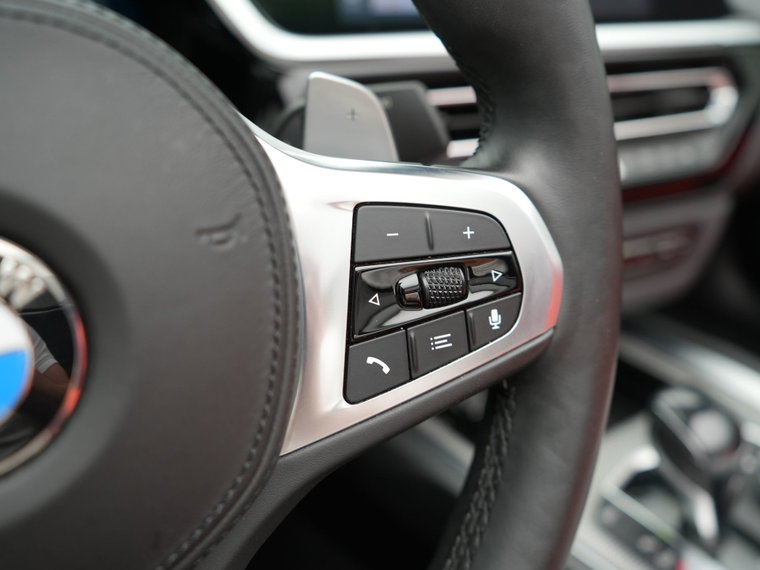 Vehicle Image 32