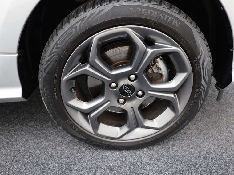Vehicle Image 25