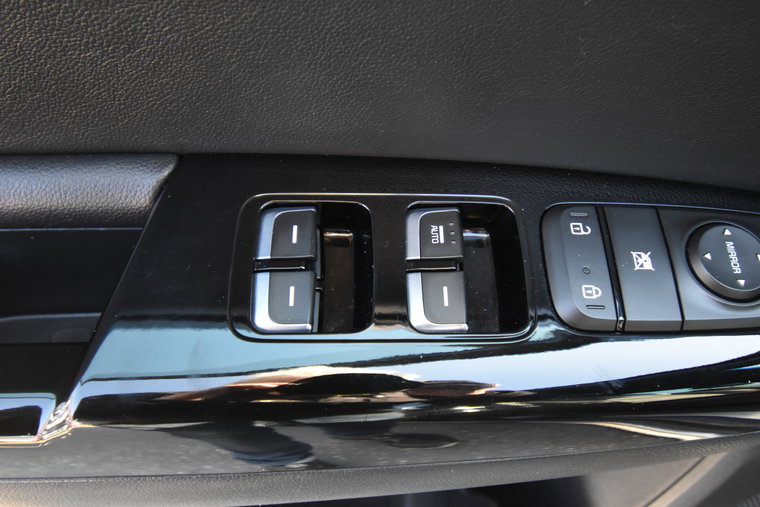 Vehicle Image 23