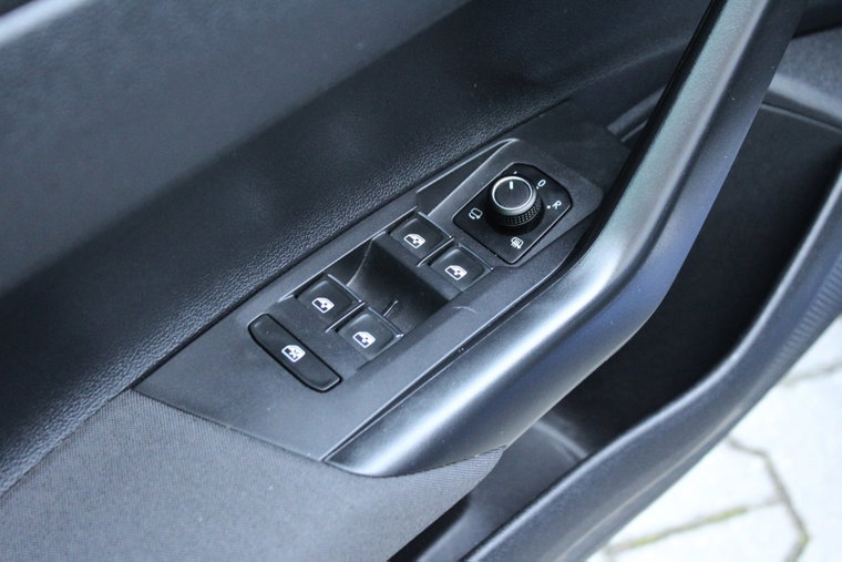 Vehicle Image 29