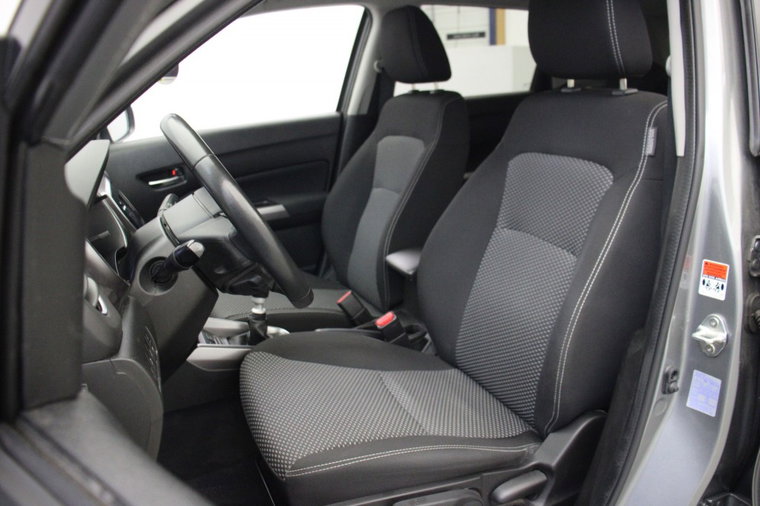 Vehicle Image 12