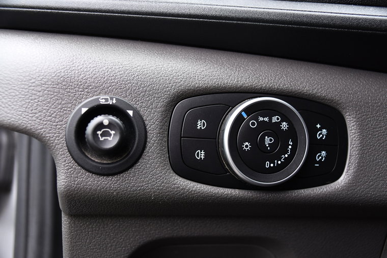 Vehicle Image 25