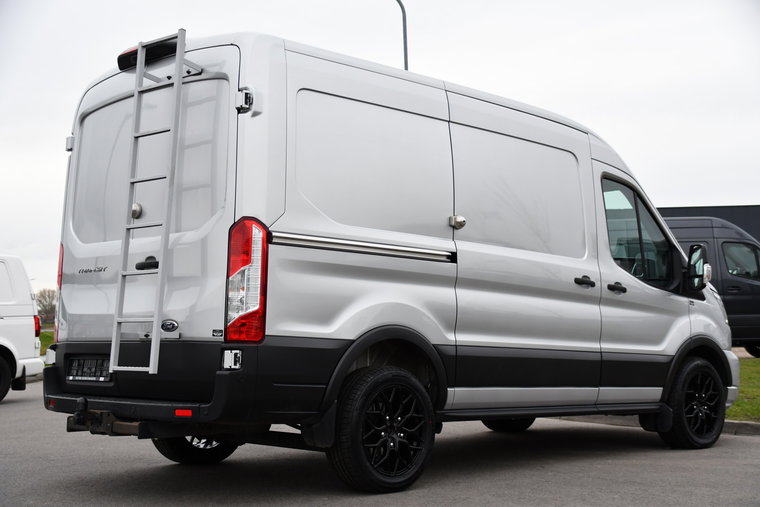 Vehicle Image 6