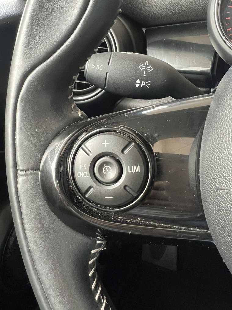 Vehicle Image 32