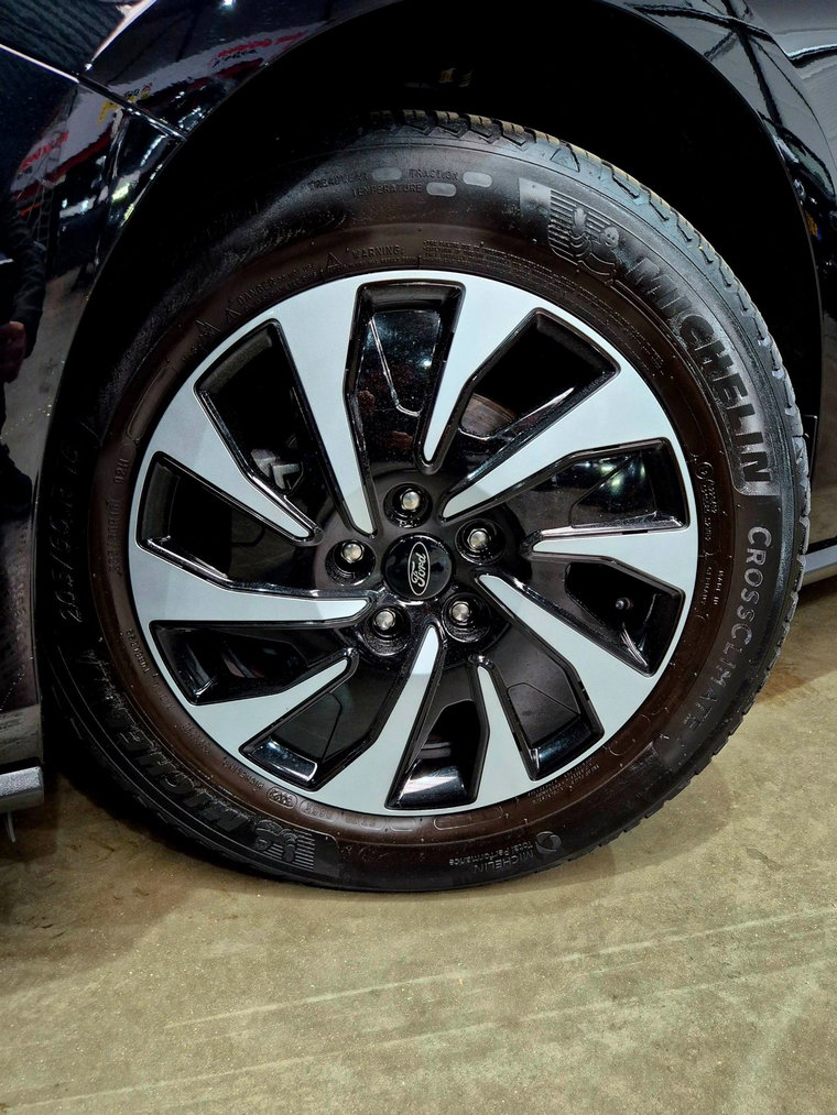 Vehicle Image 12