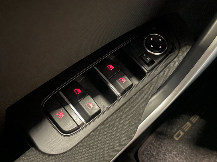 Vehicle Image 39