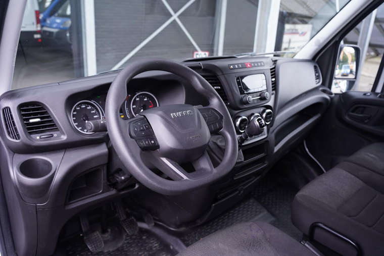 Vehicle Image 26