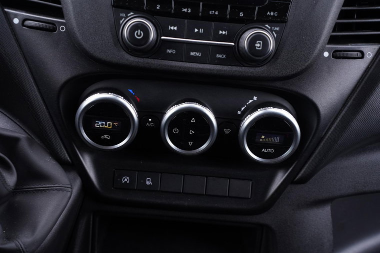 Vehicle Image 32