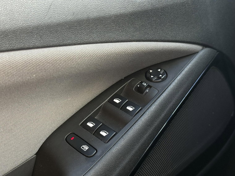 Vehicle Image 26