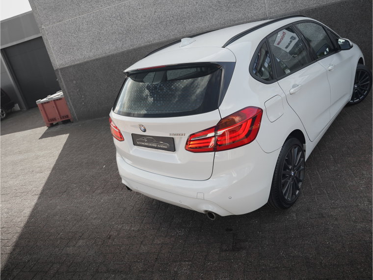 Vehicle Image 25