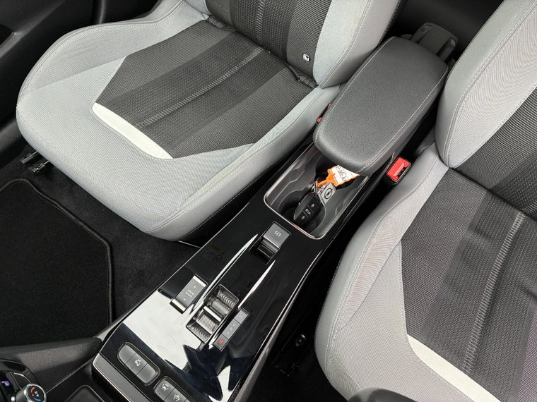 Vehicle Image 35