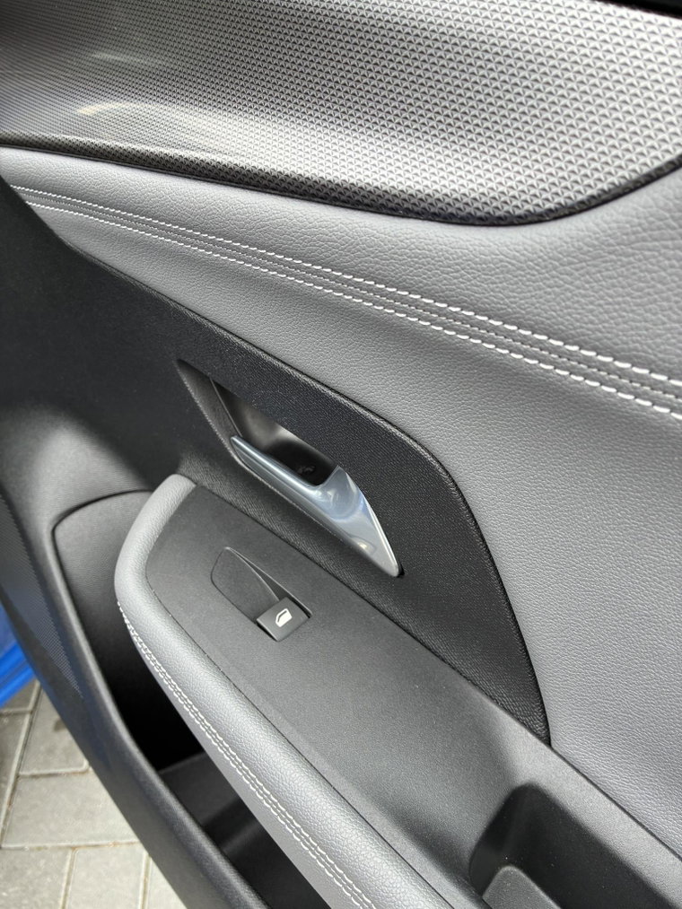 Vehicle Image 38