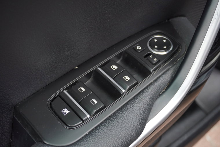 Vehicle Image 35