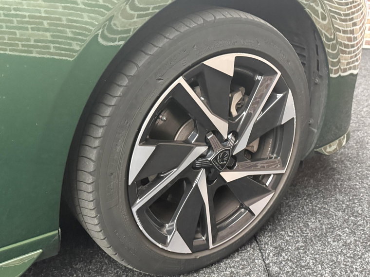 Vehicle Image 8