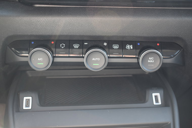 Vehicle Image 28
