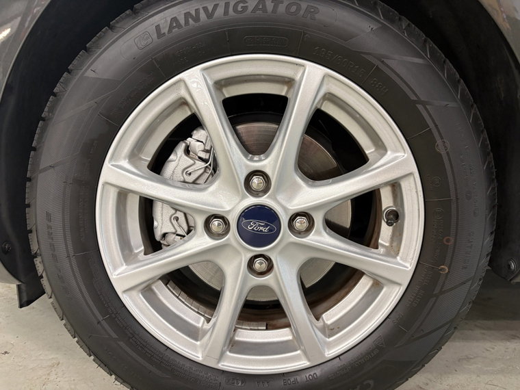Vehicle Image 15