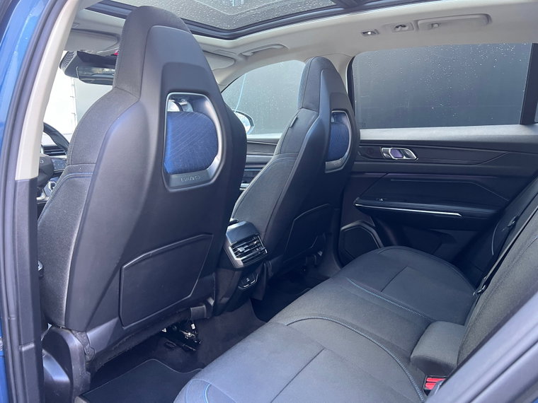 Vehicle Image 17