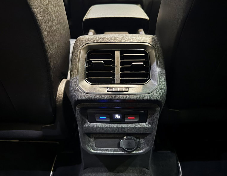 Vehicle Image 37