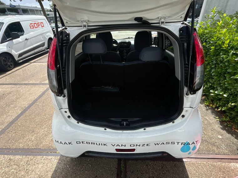Vehicle Image 25