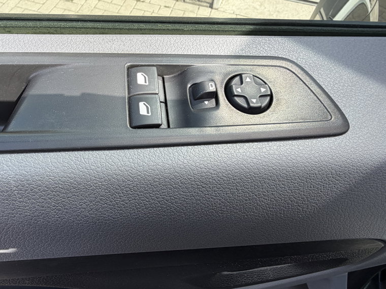 Vehicle Image 38