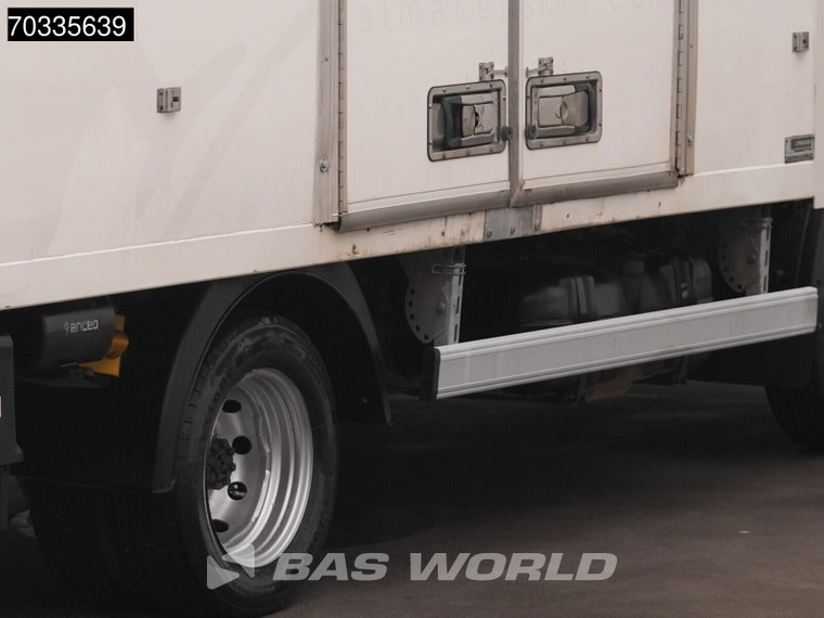 Vehicle Image 33