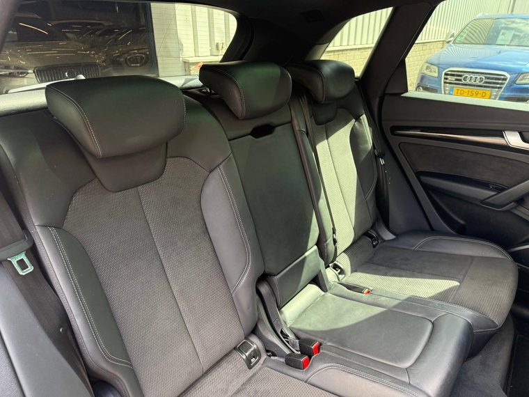 Vehicle Image 35