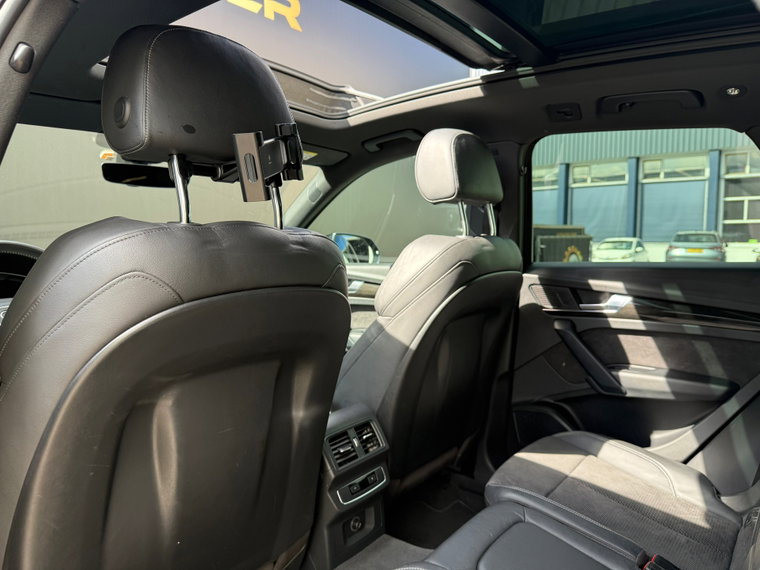 Vehicle Image 43