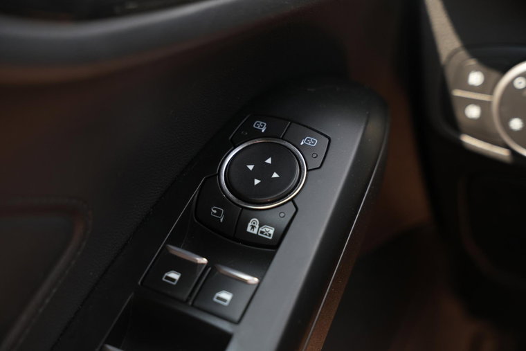 Vehicle Image 35