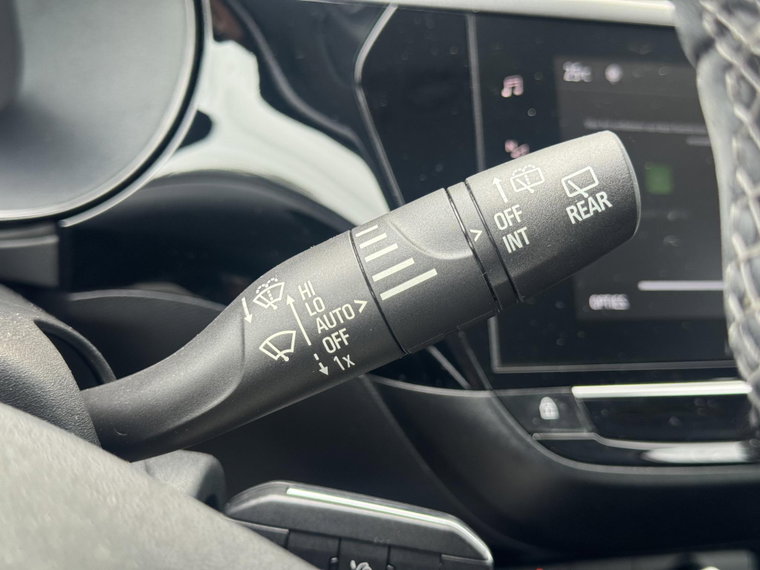 Vehicle Image 23