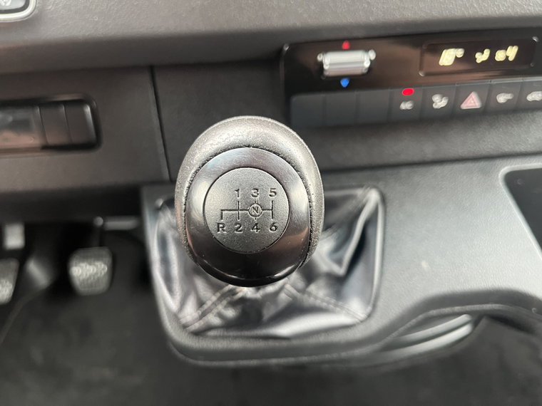 Vehicle Image 28