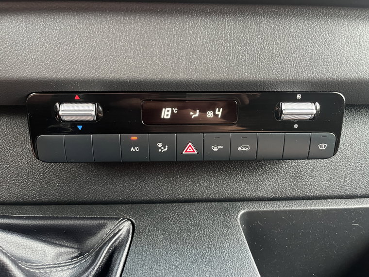 Vehicle Image 29