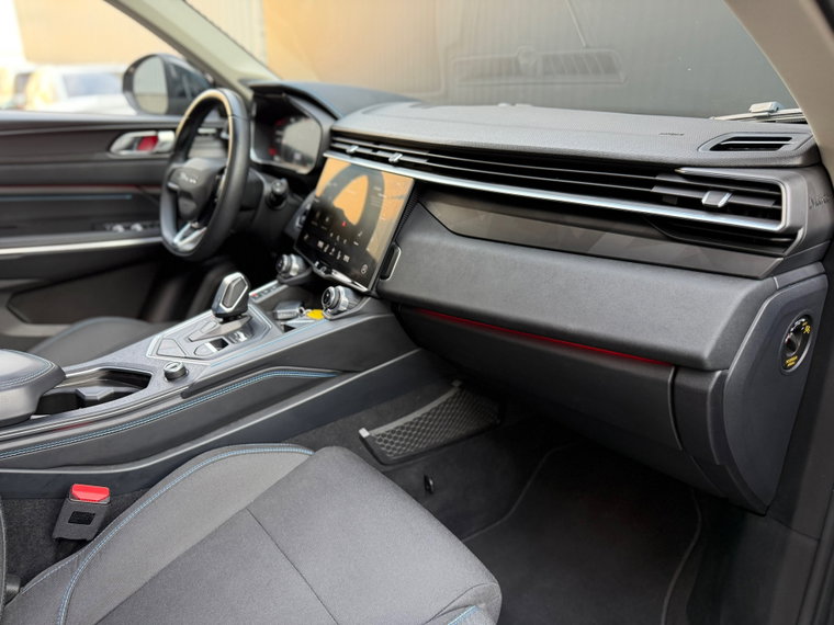 Vehicle Image 32