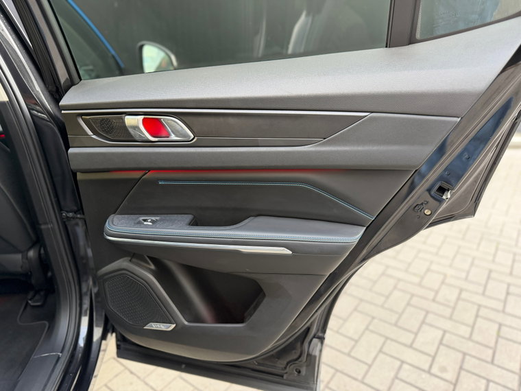 Vehicle Image 38