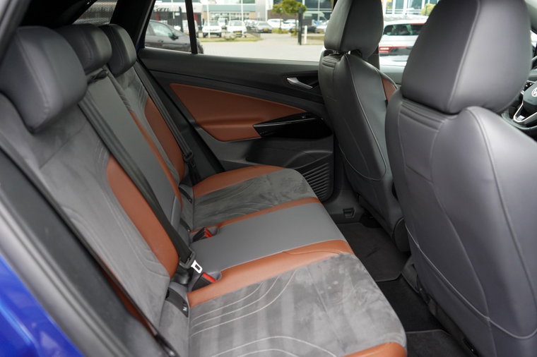 Vehicle Image 36