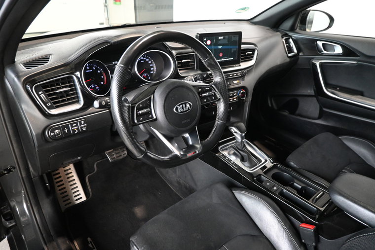 Vehicle Image 25