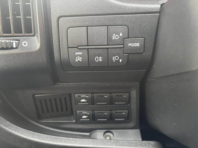 Vehicle Image 33