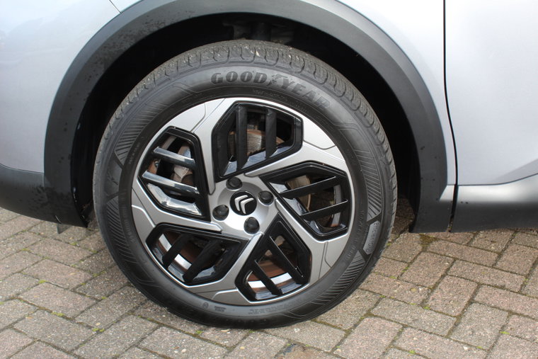 Vehicle Image 38