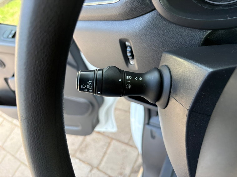 Vehicle Image 25