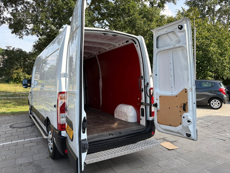 Vehicle Image 27