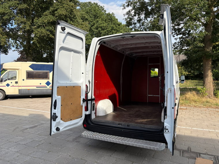 Vehicle Image 28