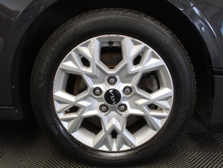 Vehicle Image 17