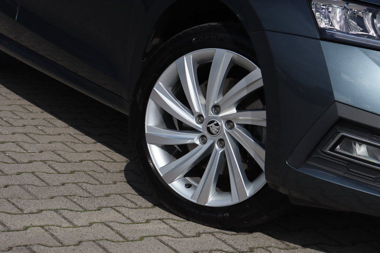 Vehicle Image 9