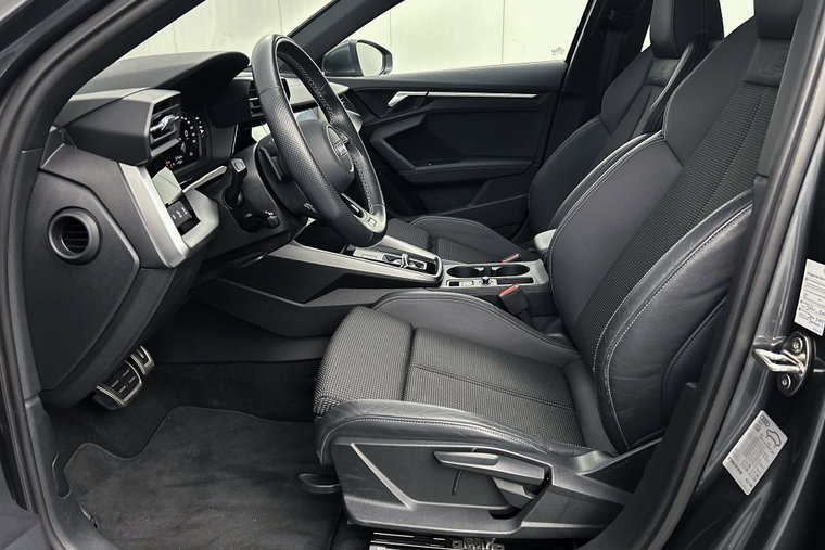 Vehicle Image 30