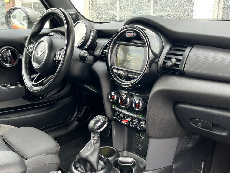 Vehicle Image 28