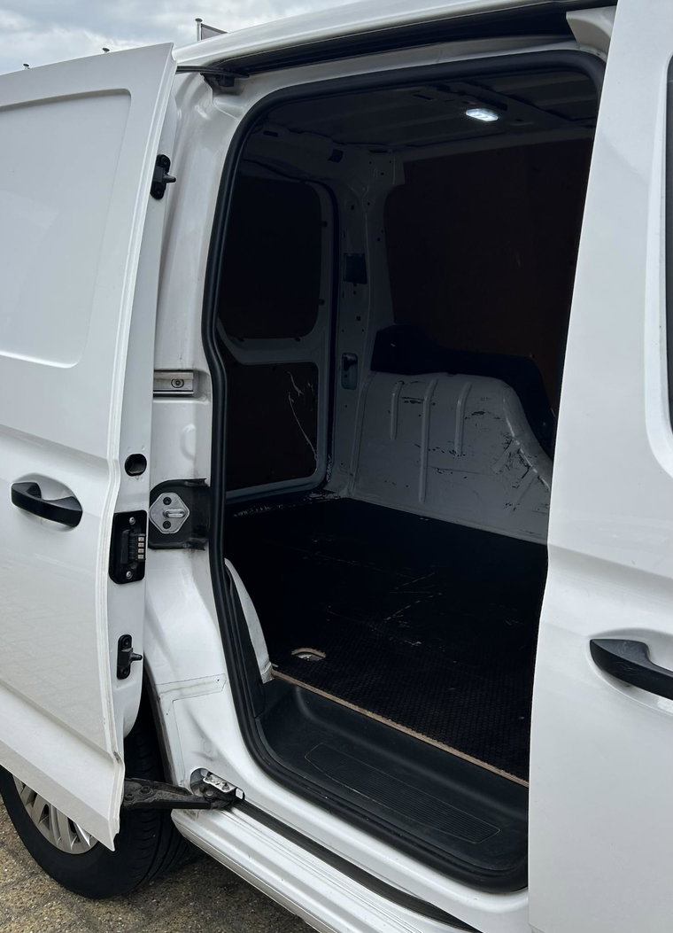 Vehicle Image 16